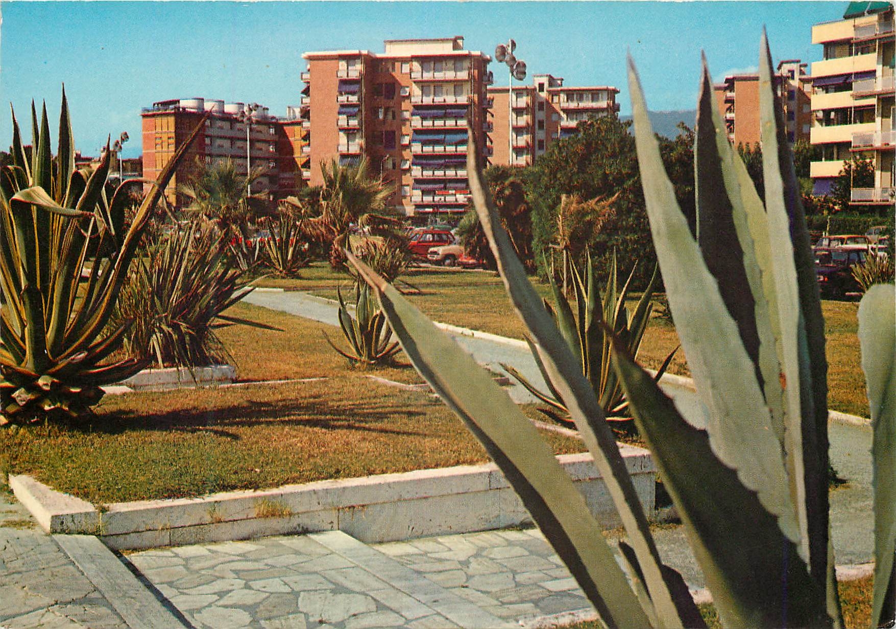 CPM Viareggio Ville Jardin Promenade le long de la mer