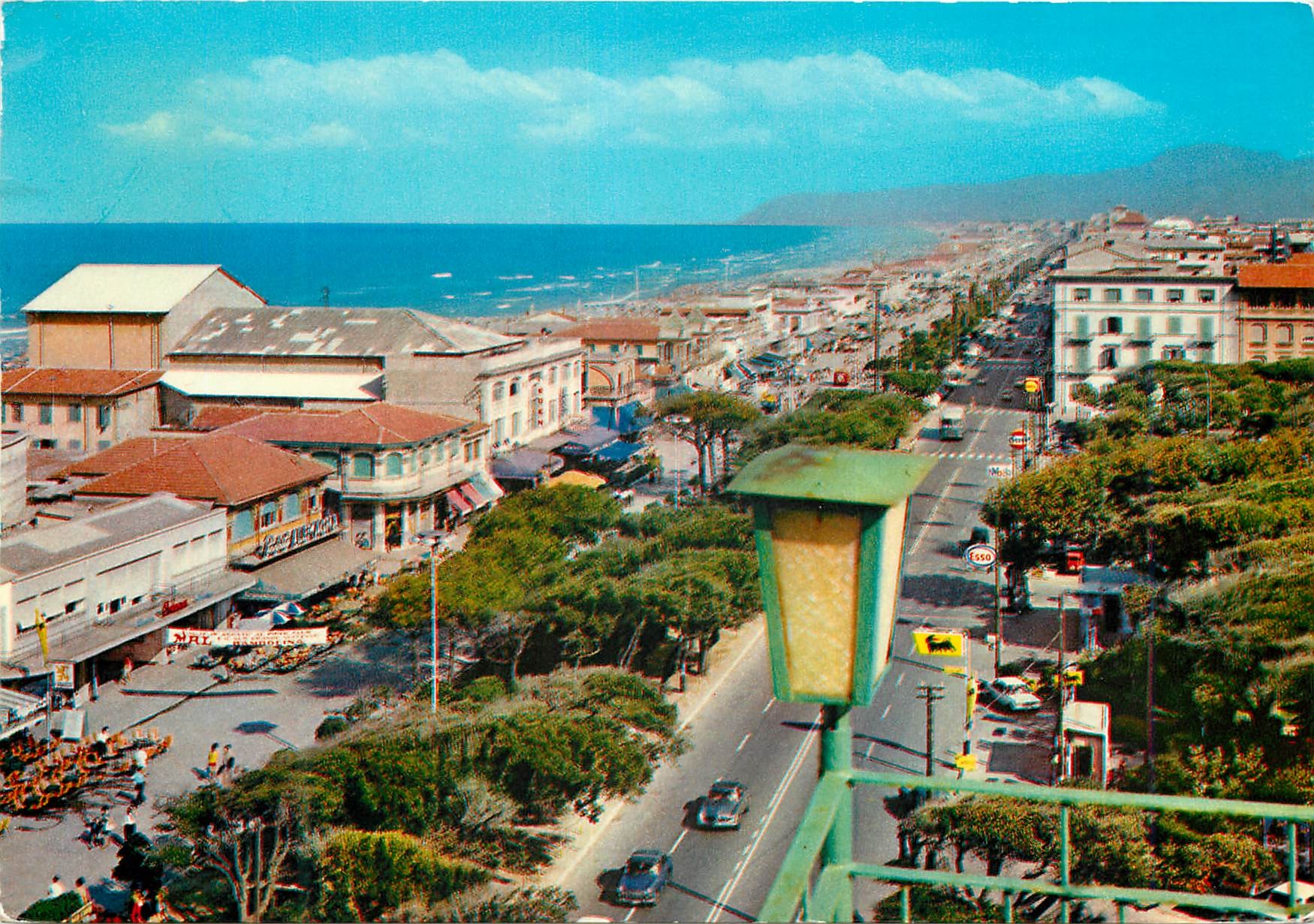 CPM Viareggio Avenues pres de la mer