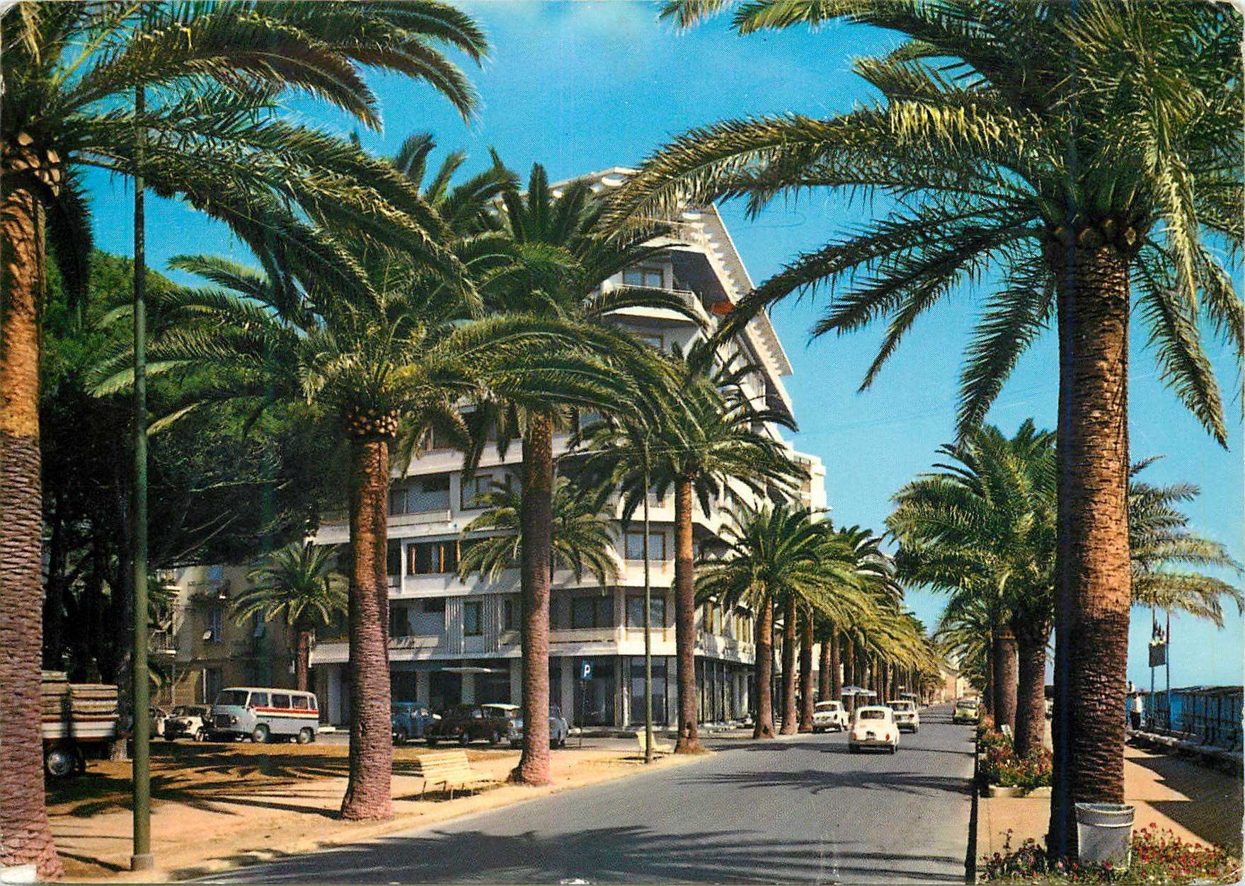 CPM Ventimiglia Riviera Dei Fiori Promenade sur le rivage