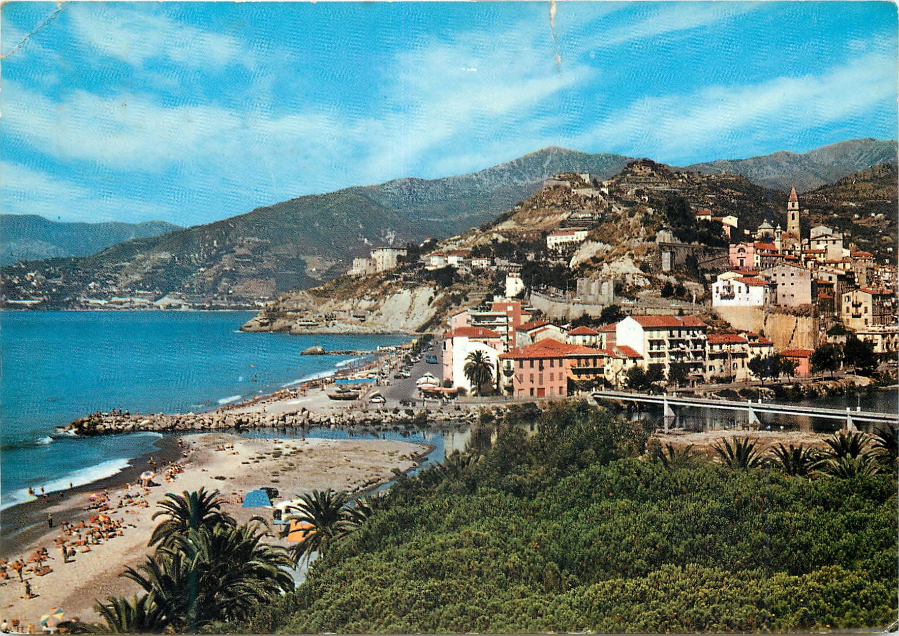 CPM Ventimiglia Riviera Dei Fiori Raccourci panoramique de la vieille ville