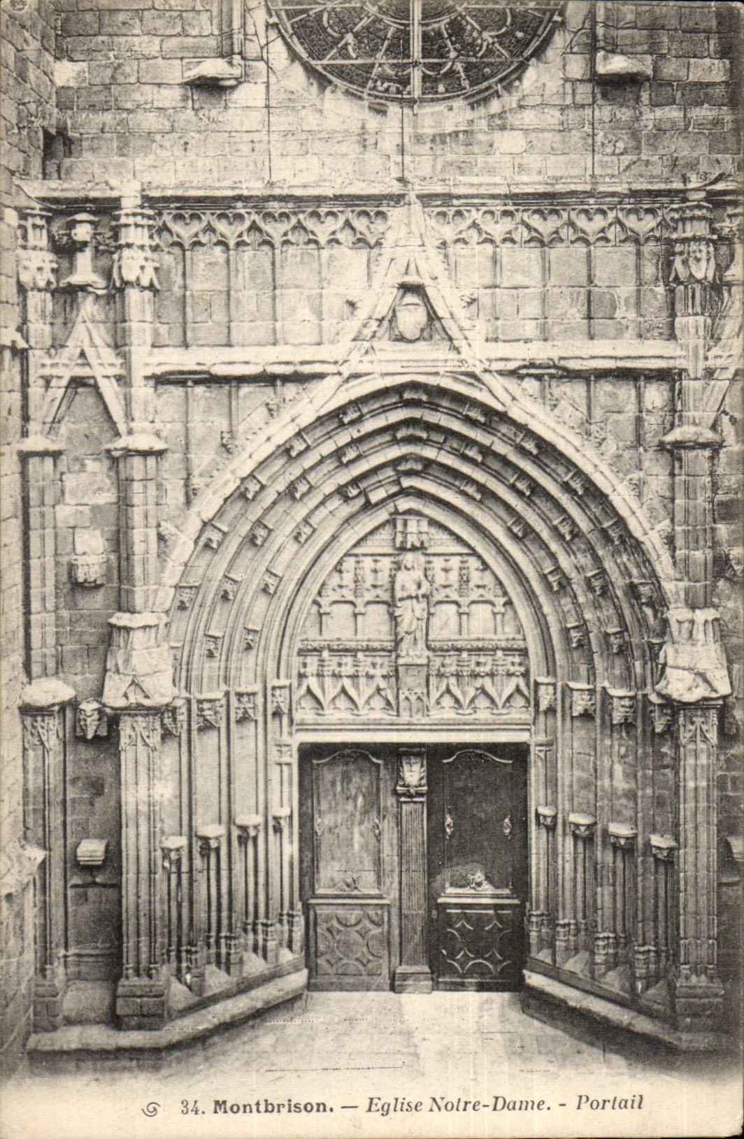 Montbrison CPA Eglise Notre DAme Portail