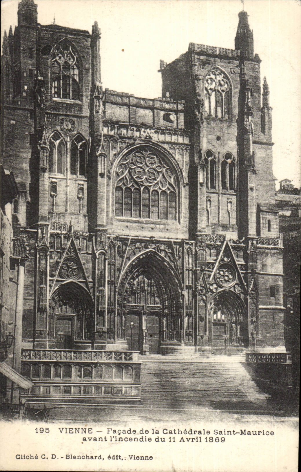Wien — Fassade der Kathedrale Saint-Maurice vor dem Brand vom 11. April 1869 — Foto von G. D. Blanchard, Verlag Wien