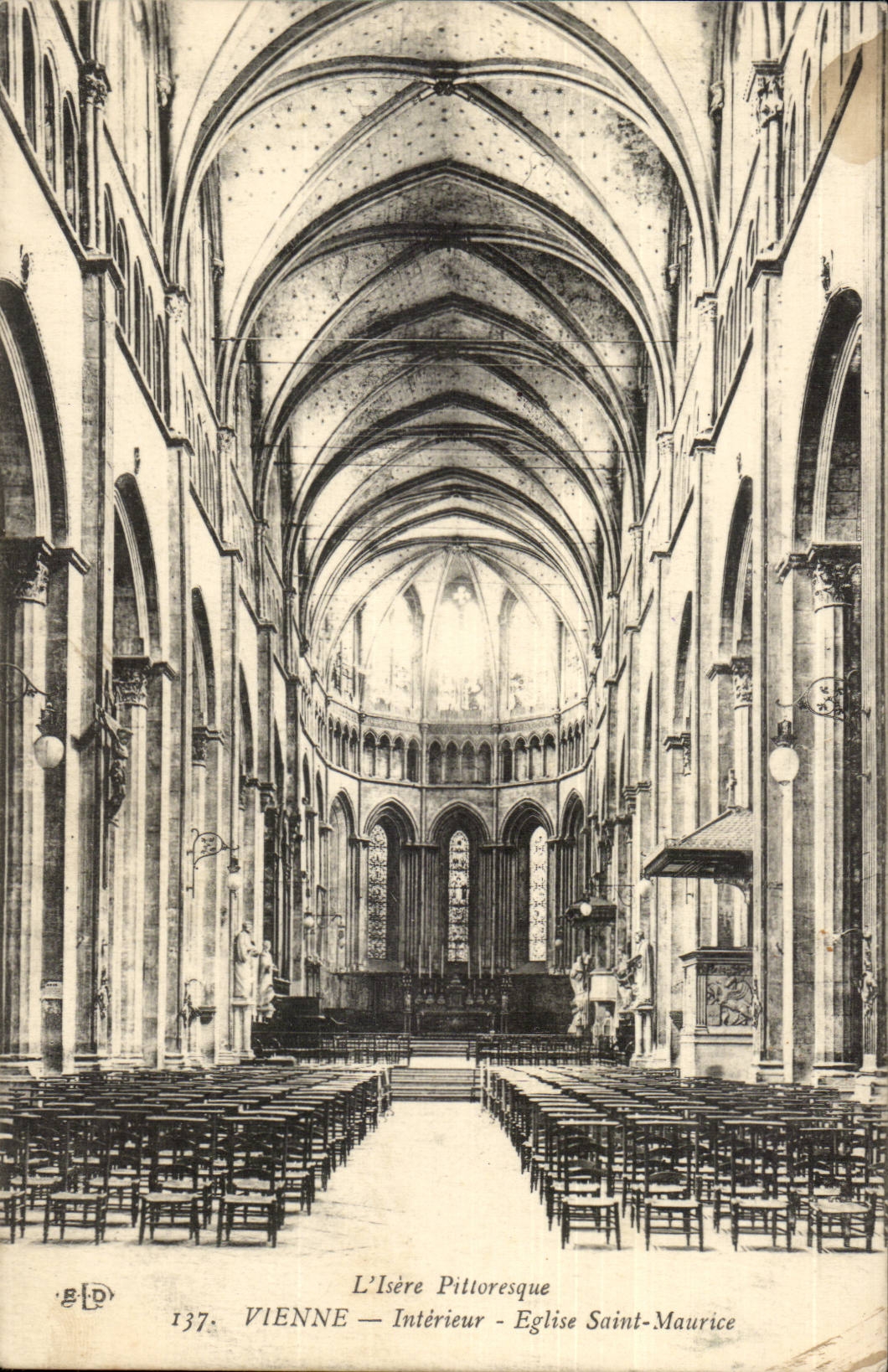 Vienne CPA Interieur Eglise Saint Maurice
