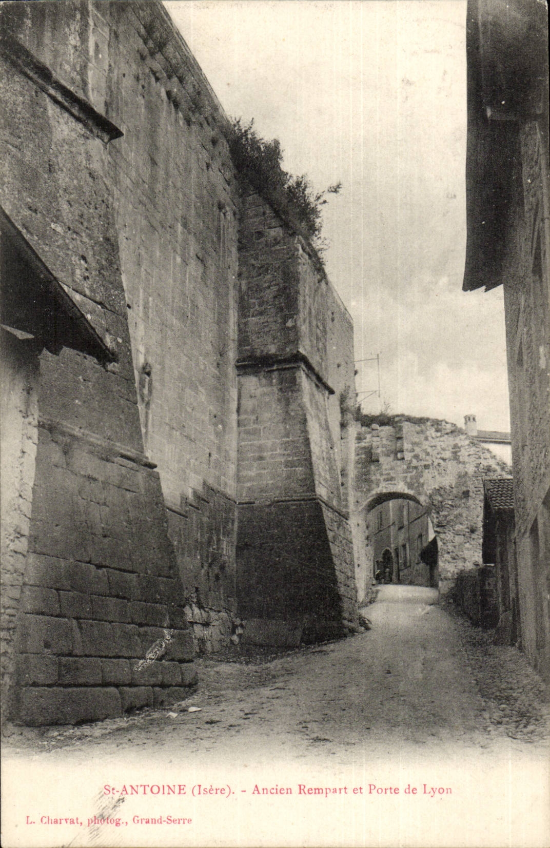 Saint Antoine CPA Ancien rempart et porte de Lyon
