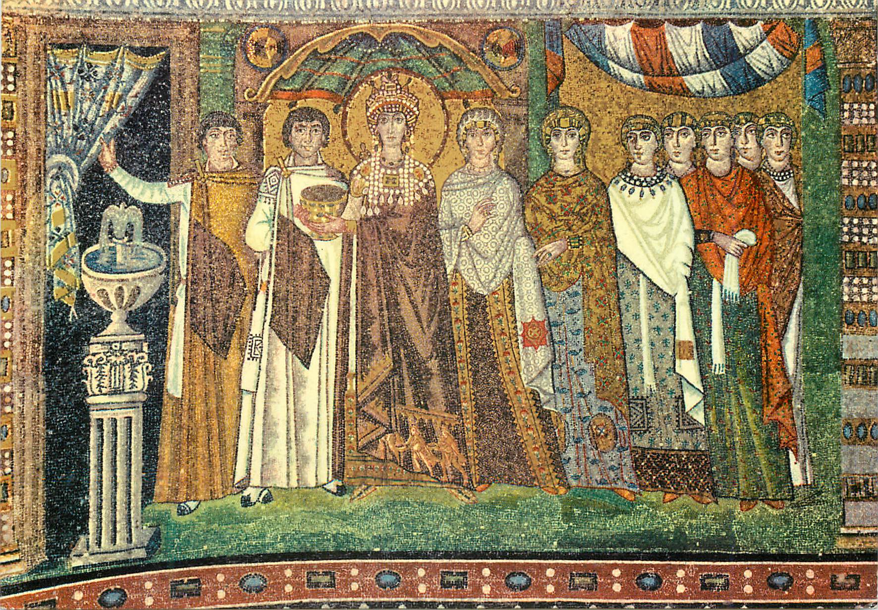 CPM Ravenna s vital (VI s) l'imperatrice theodore avec sa coor