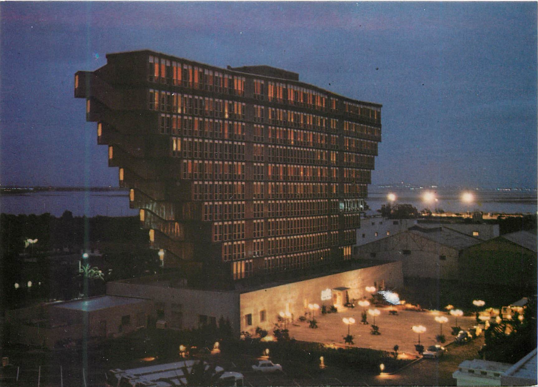 CPM Tunis du lac vue de nuit