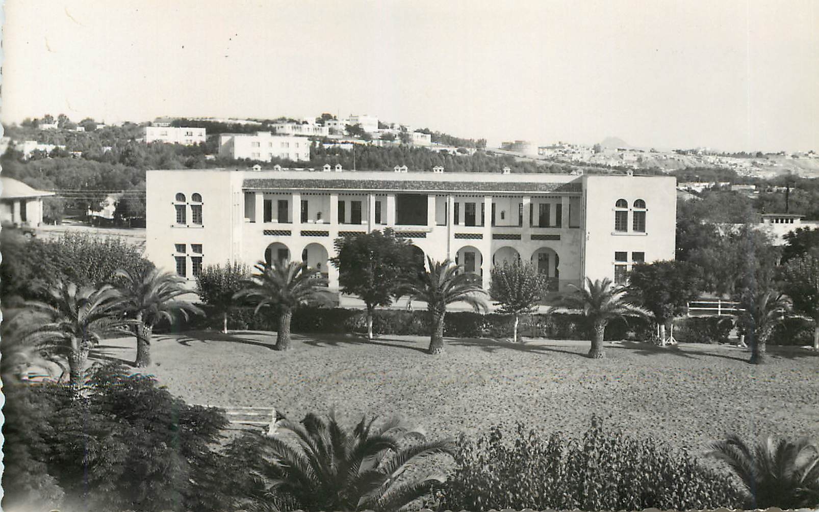 CPM Escadron du train quartier foch tunis batiment de troupes Militaria