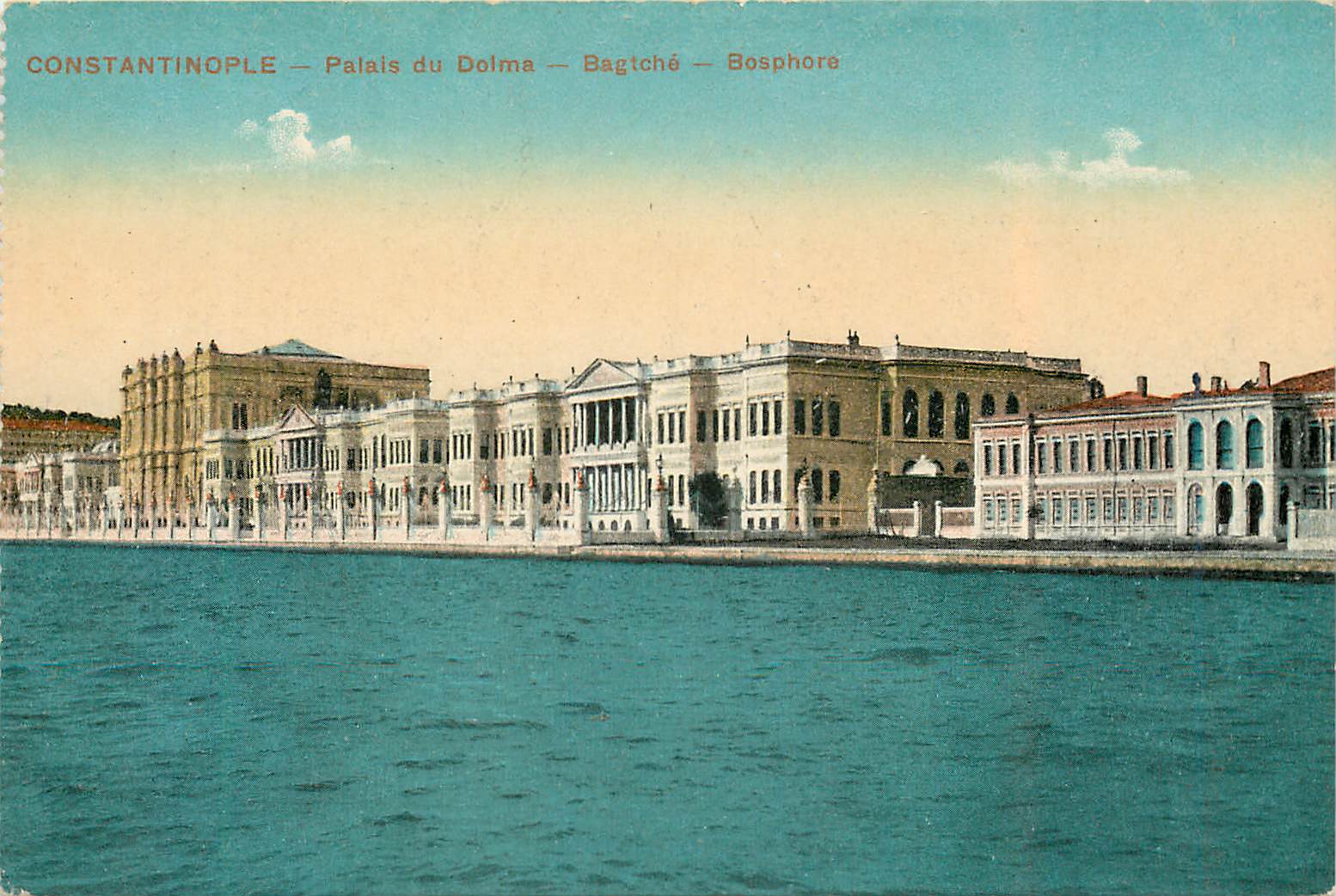 CPA Constantinople palais du dolma bagtvhe bosphore