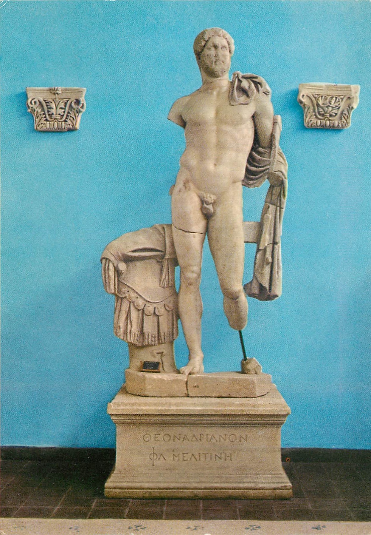 CPM Turkey bergama la statue de l'empereur romain hodriane