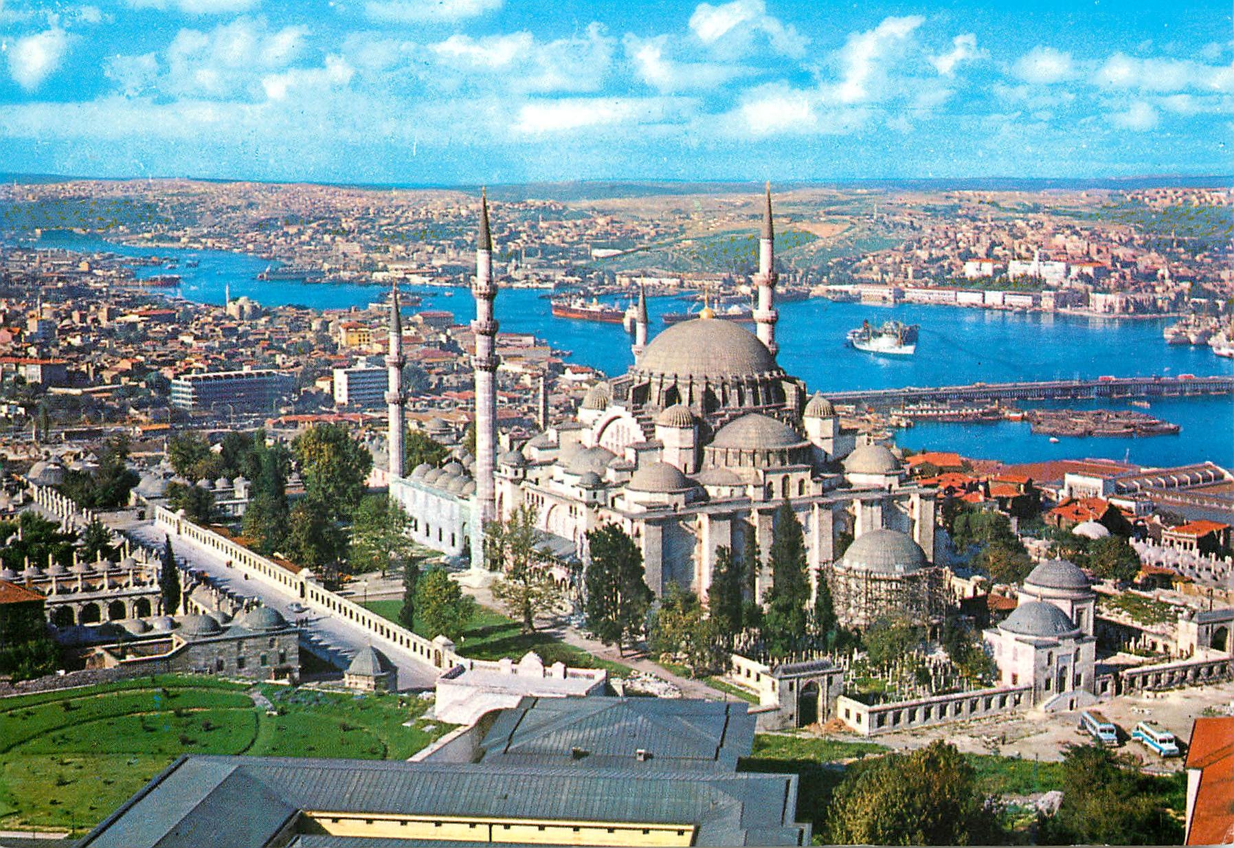 CPM Istanbul Turkey Le Minaret de Soliman le Manifique et la Corne d'Or