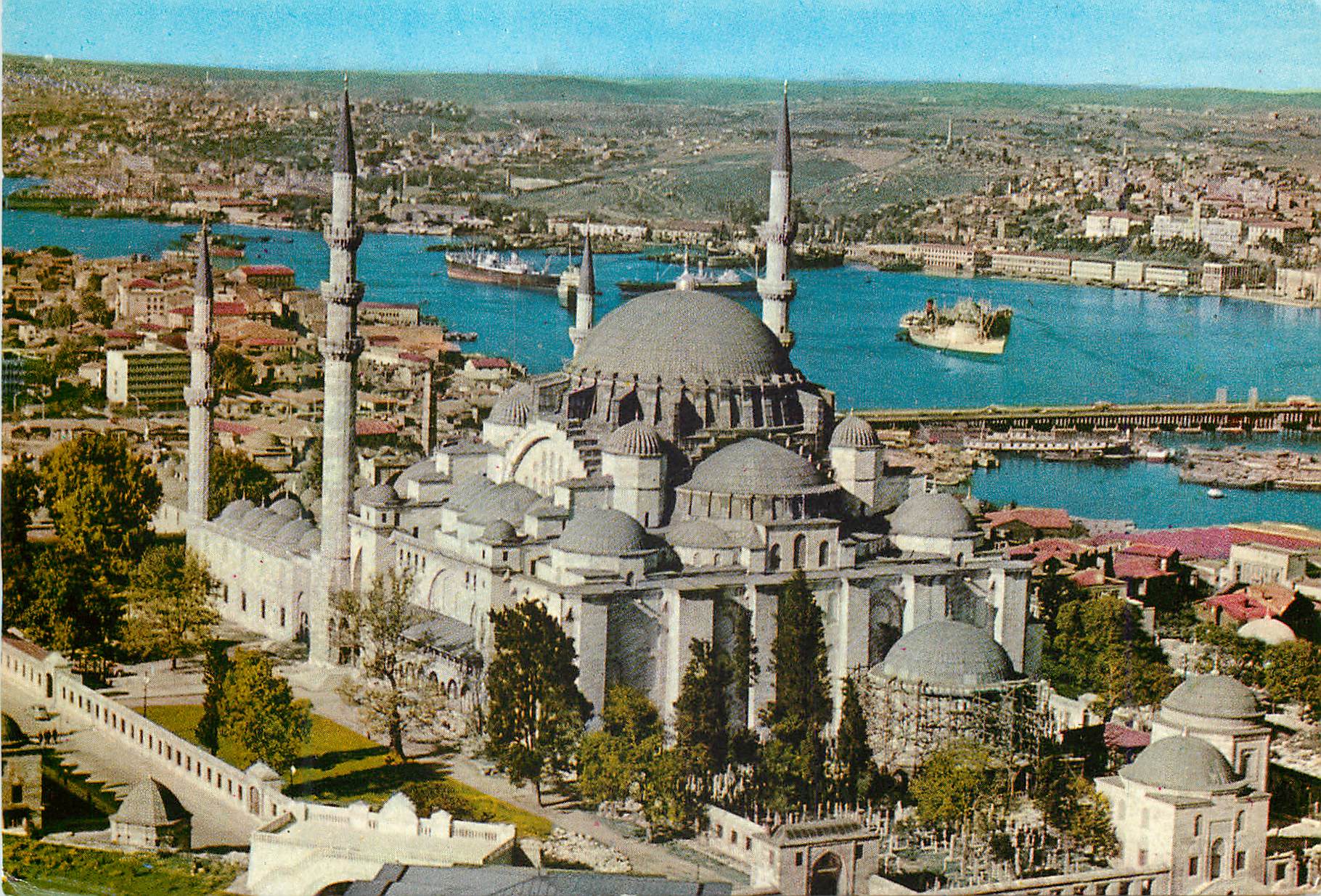 CPM Istanbul Turkey La Mosquee de la Soliman le magnifique et la Corne d'Or