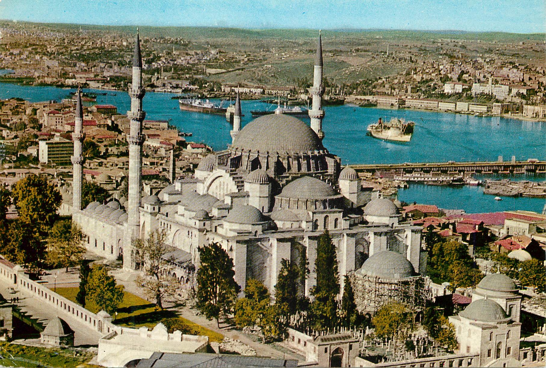 CPM Istanbul Turkey La Mosquee de la Soliman le magnificent et la Corne d'Or