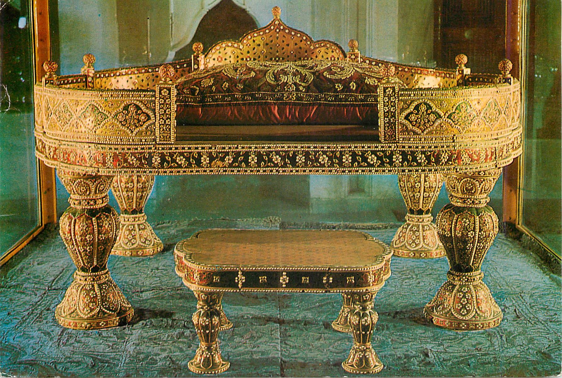 CPM Istanbul Turkey Trone offert par le Roi de Perse au Sultan Mahmut