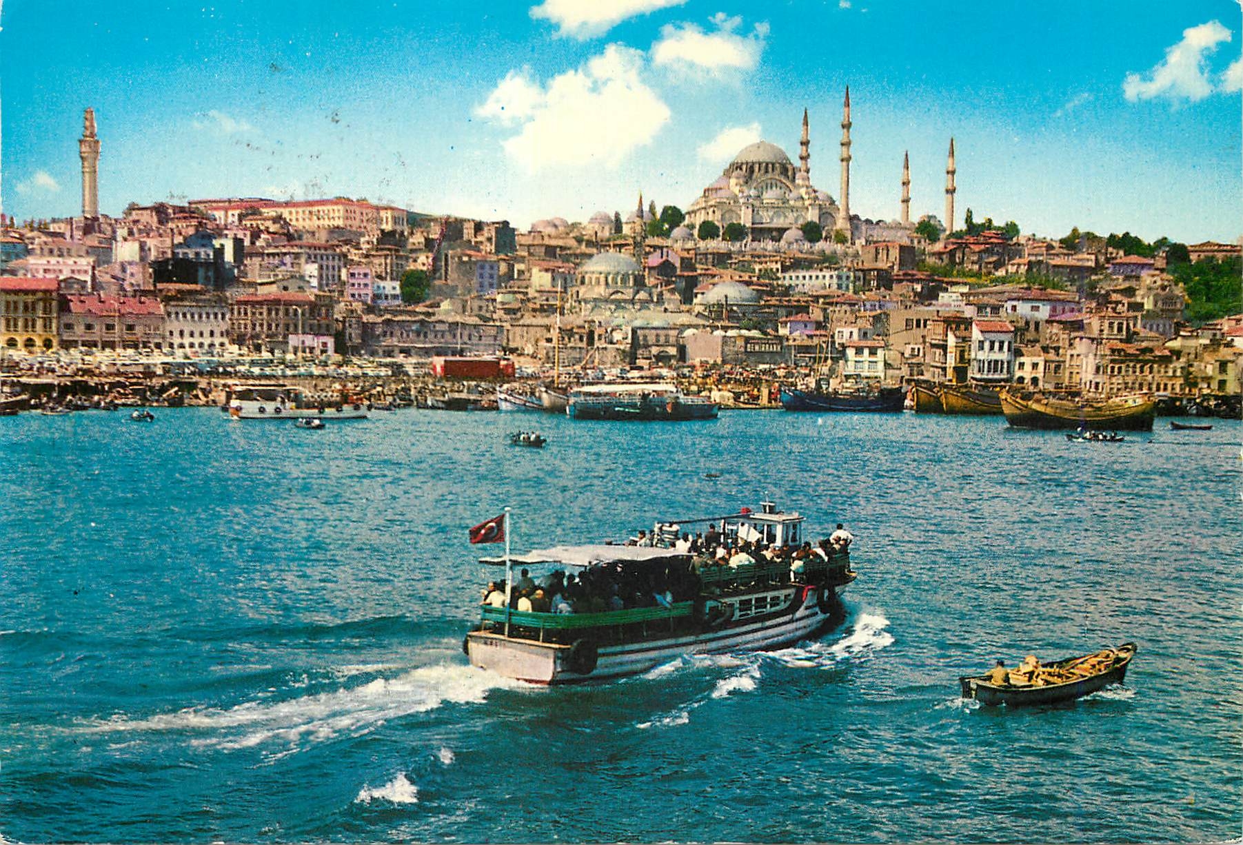 CPM Istanbul Turkey La Corne d'or et la Mosquee de Soliman le Magnifique Bateau