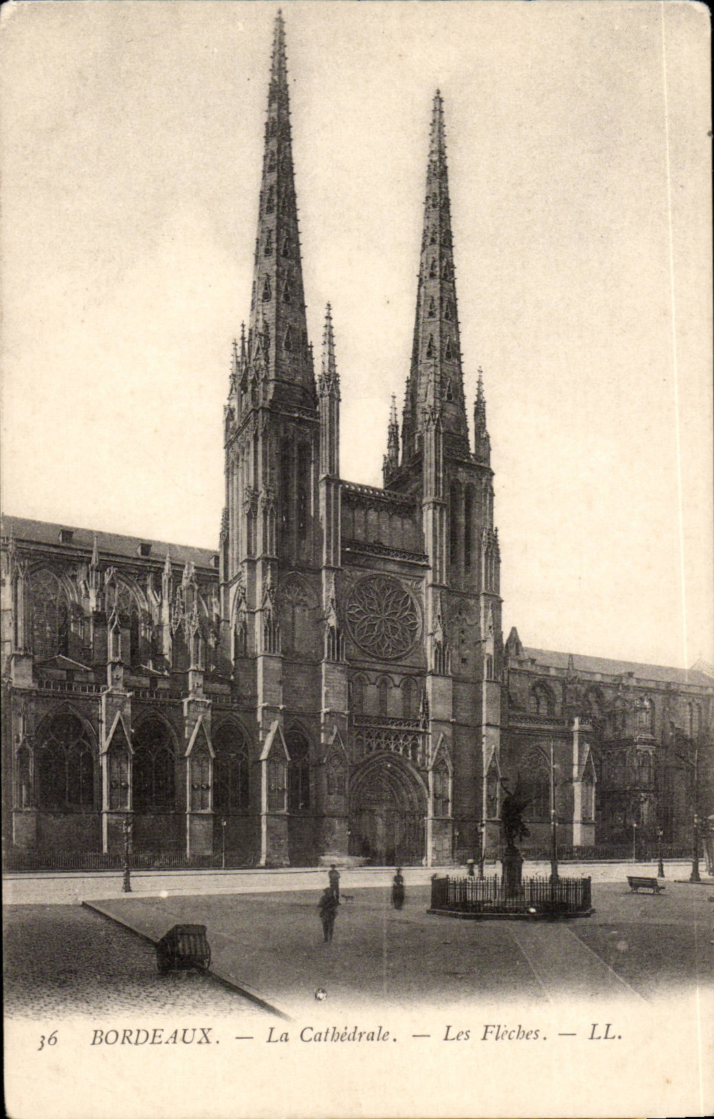 Bordeaux CPA La cathedrale Les fleches