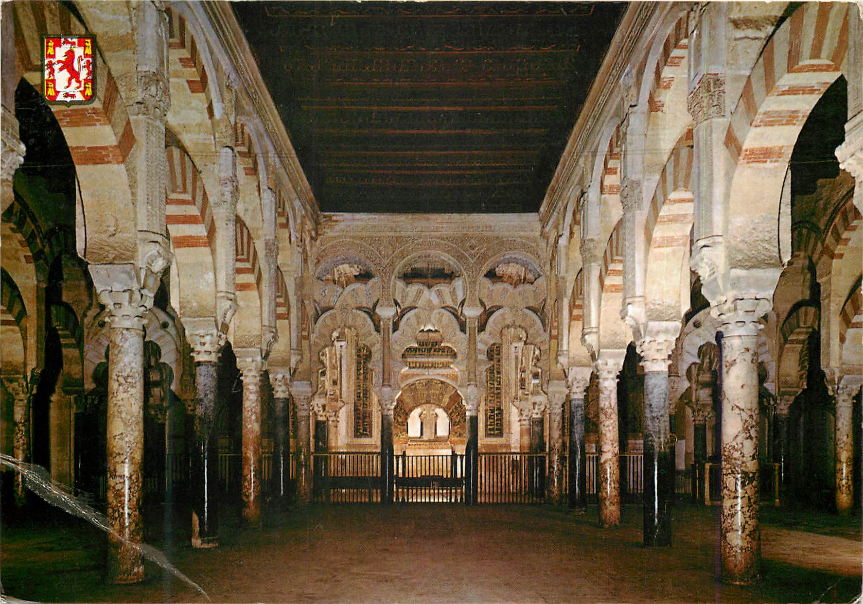 CPM Cordoba La Mezquita Labyrinte de colonnes et le Mituad au fond