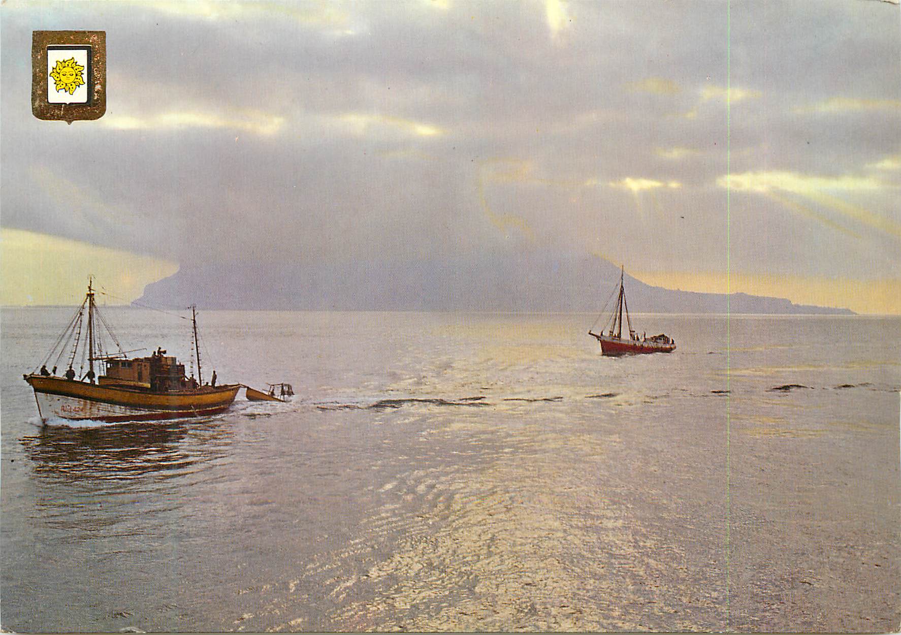 CPM Imagenes Escudo de Oro Bateau de peche