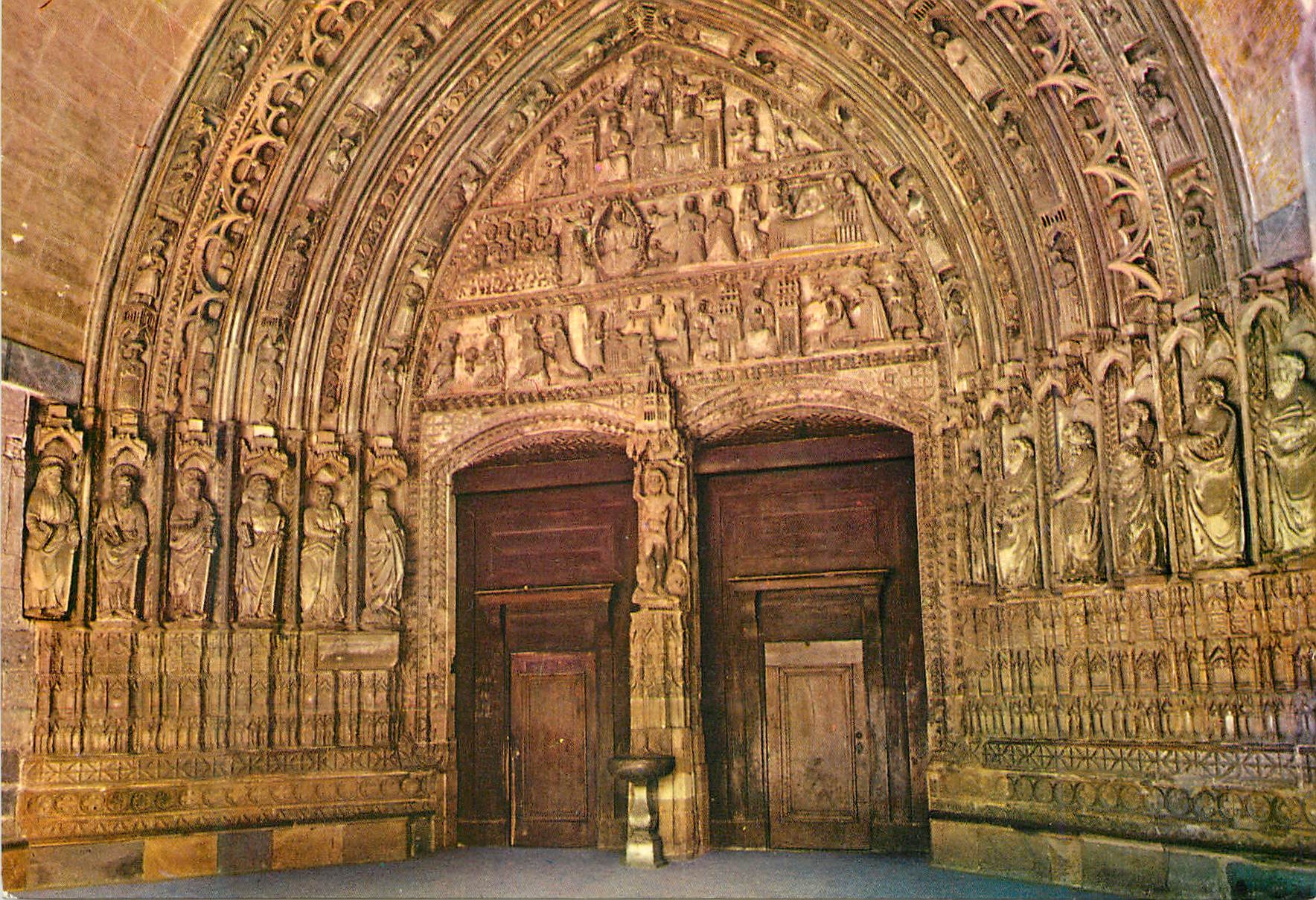 CPM Deva Portico de la Parroquia