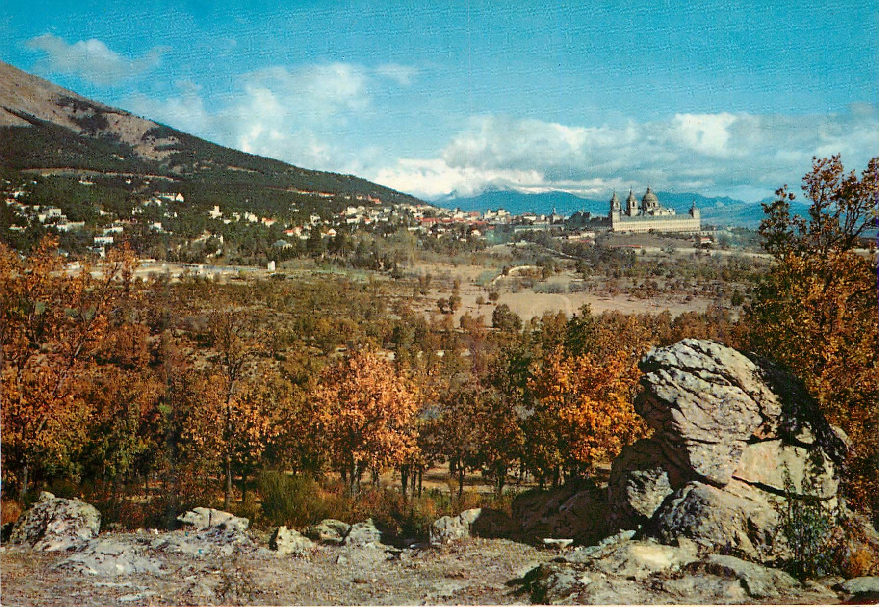 CPM El Escorial Vue panoramique des la Maisonnette d'en haut
