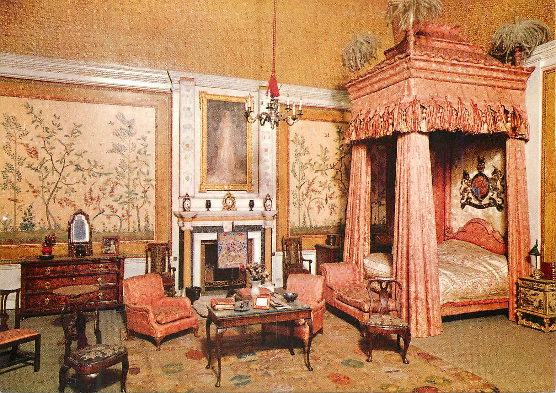 CPM Windsor Castle Queen Mary's Dolls House
