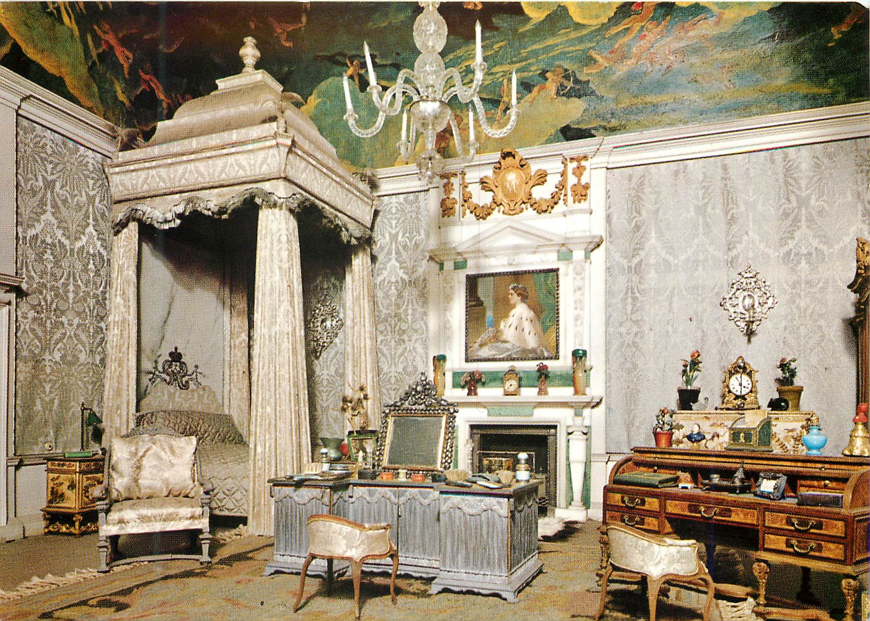 CPM Windsor Castle Queen Mary's Dolls House The Queen's Bedroom