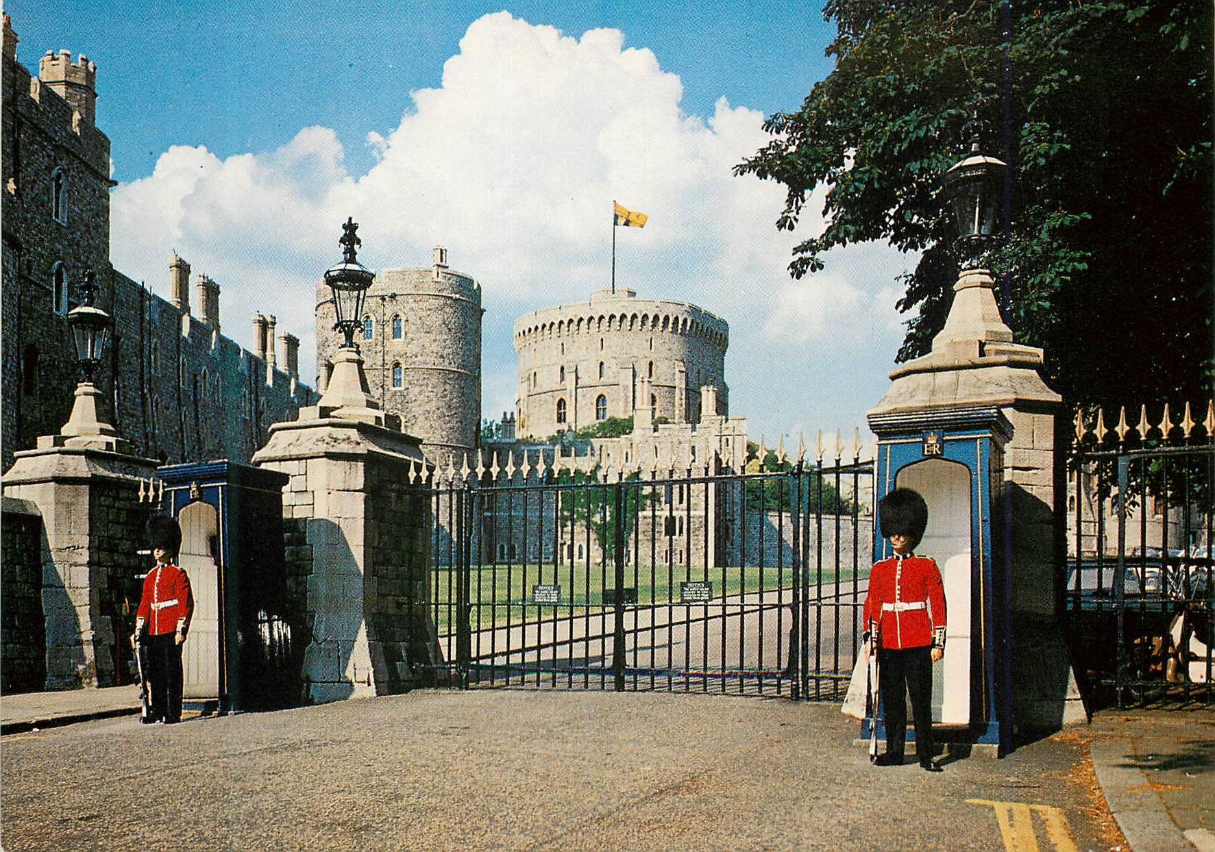 CPM Windsor Castle Irish Guards sentries at the Advanced Gate with the Round Tower in the background Militaria