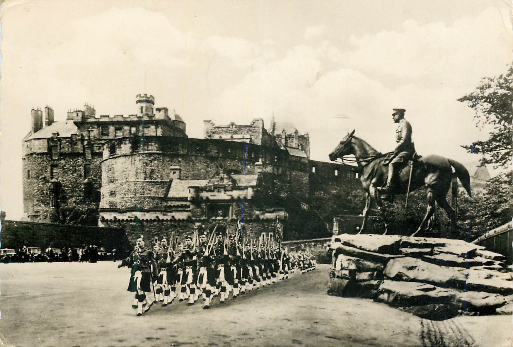 CPM Edinburgh Castle and earl Haig Statue Militaria