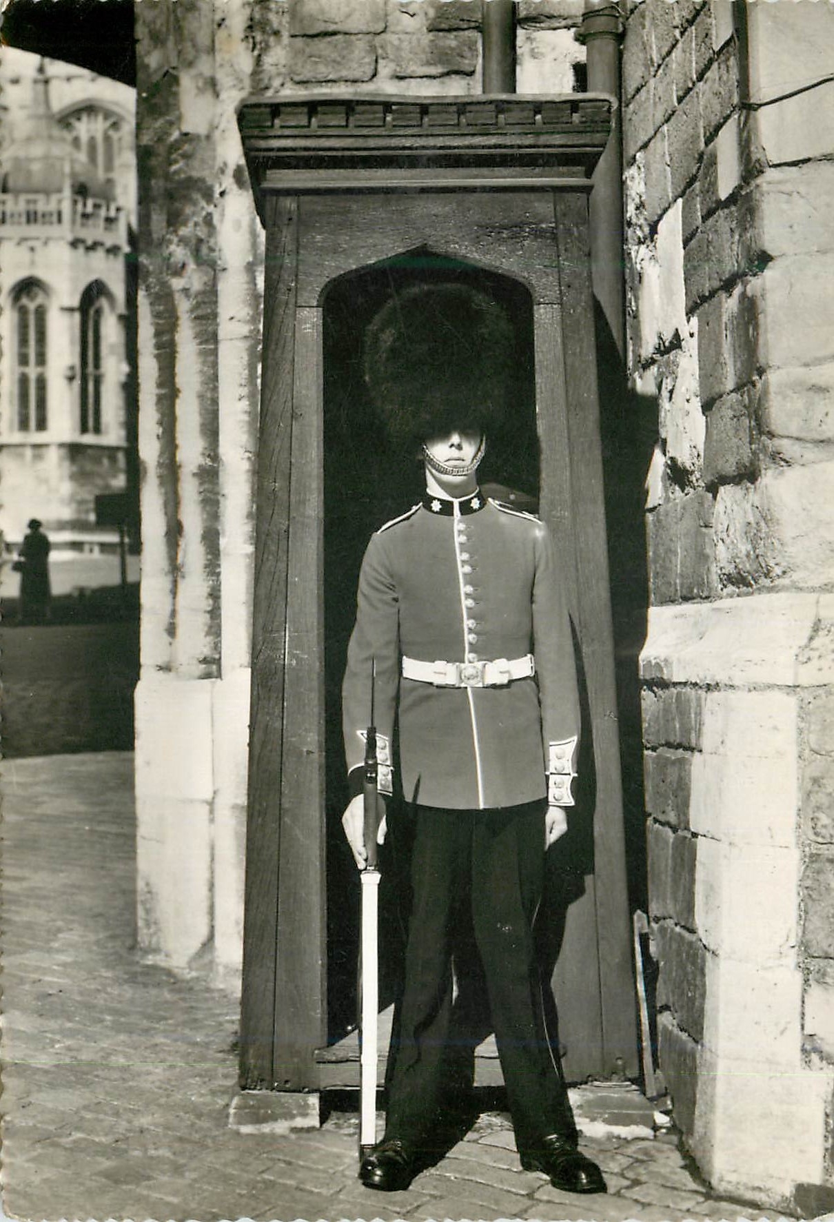CPM Guard at Henry VIIIth Gate Windsor Castle Militaria
