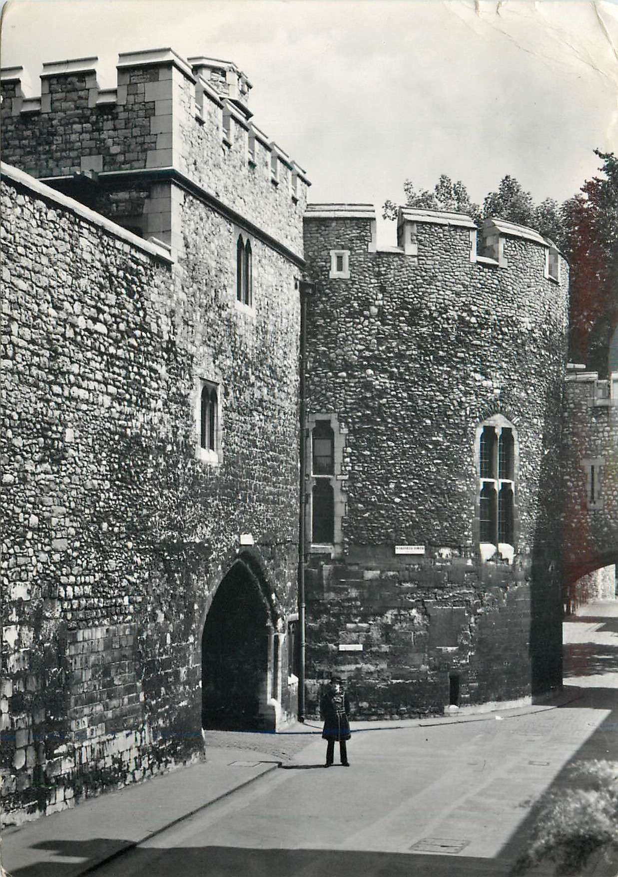 CPM Tower of London The Wakefield Tower and Bloody Tower