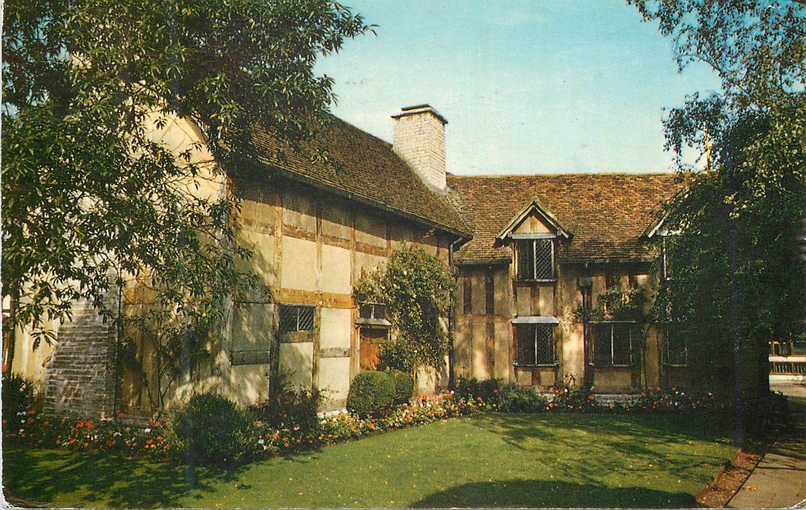 CPM Shakespeare's Birthplace from the Garden Stratford-upon-Avon