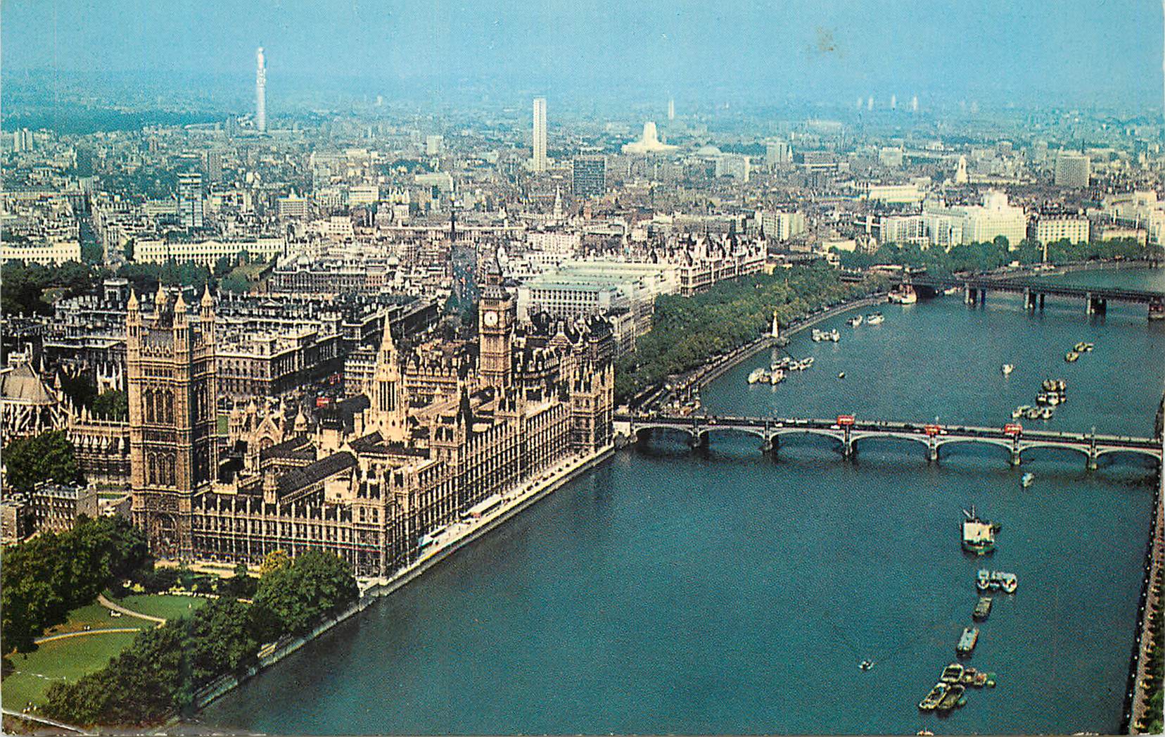 Vue aérienne du fleuve Thames et des maisons de Westminster, Londres — Natural Colour Series, éditeur The Photographic Greeting Card Co. Ltd., n° 1327