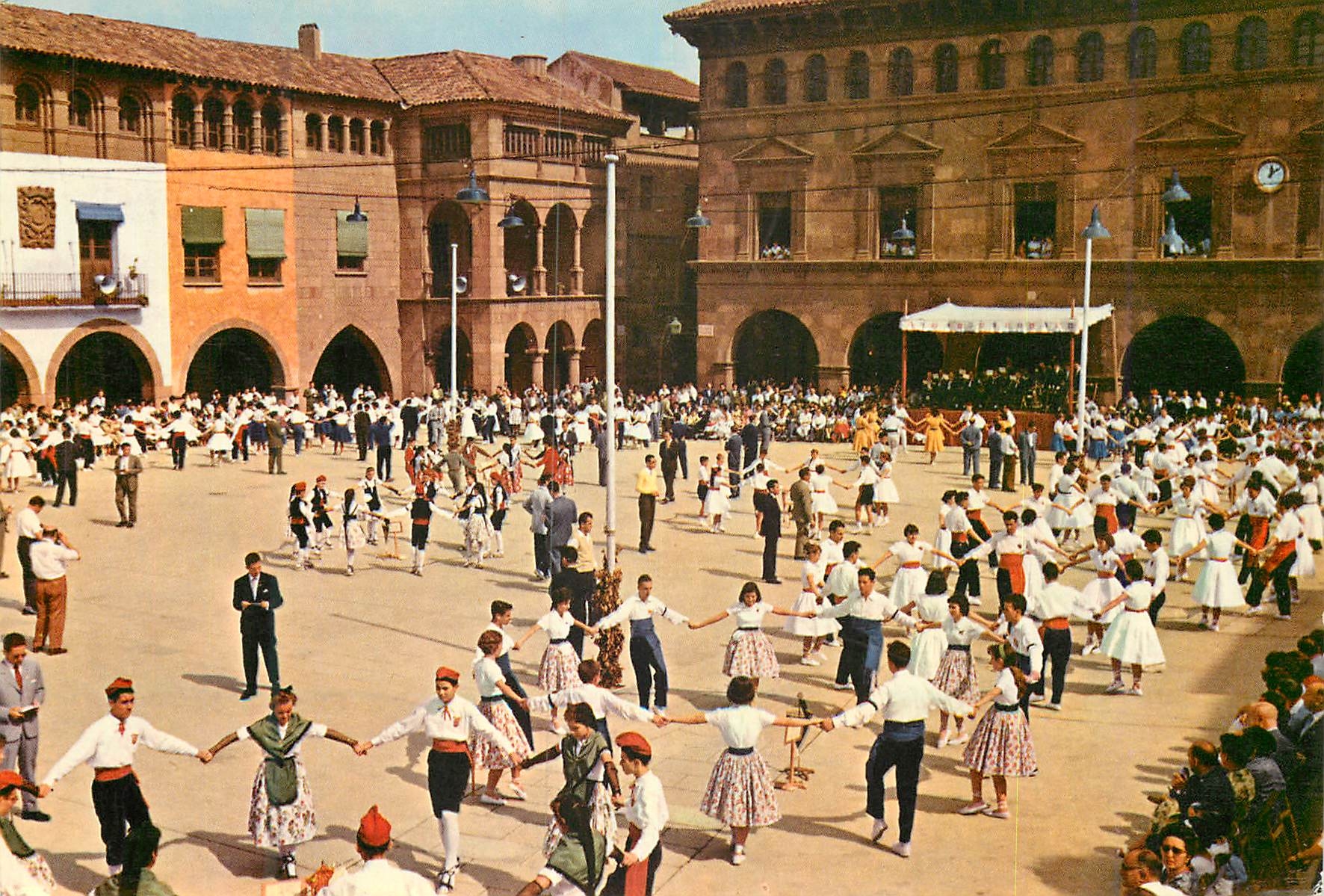 CPM Danses regionales d Espagne Sardanes au Pueblo Espanol Barcelona 