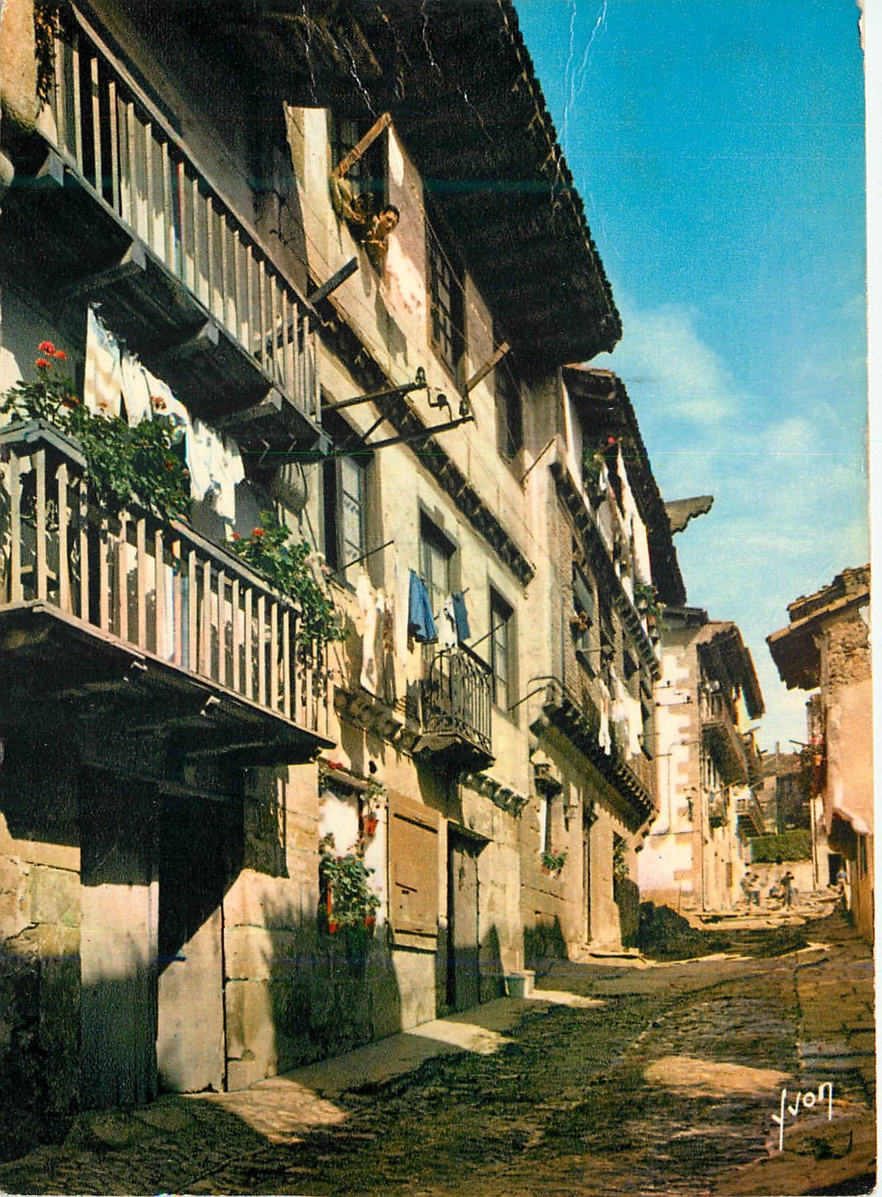 CPM Fontarabie Espagne Une vieille rue 