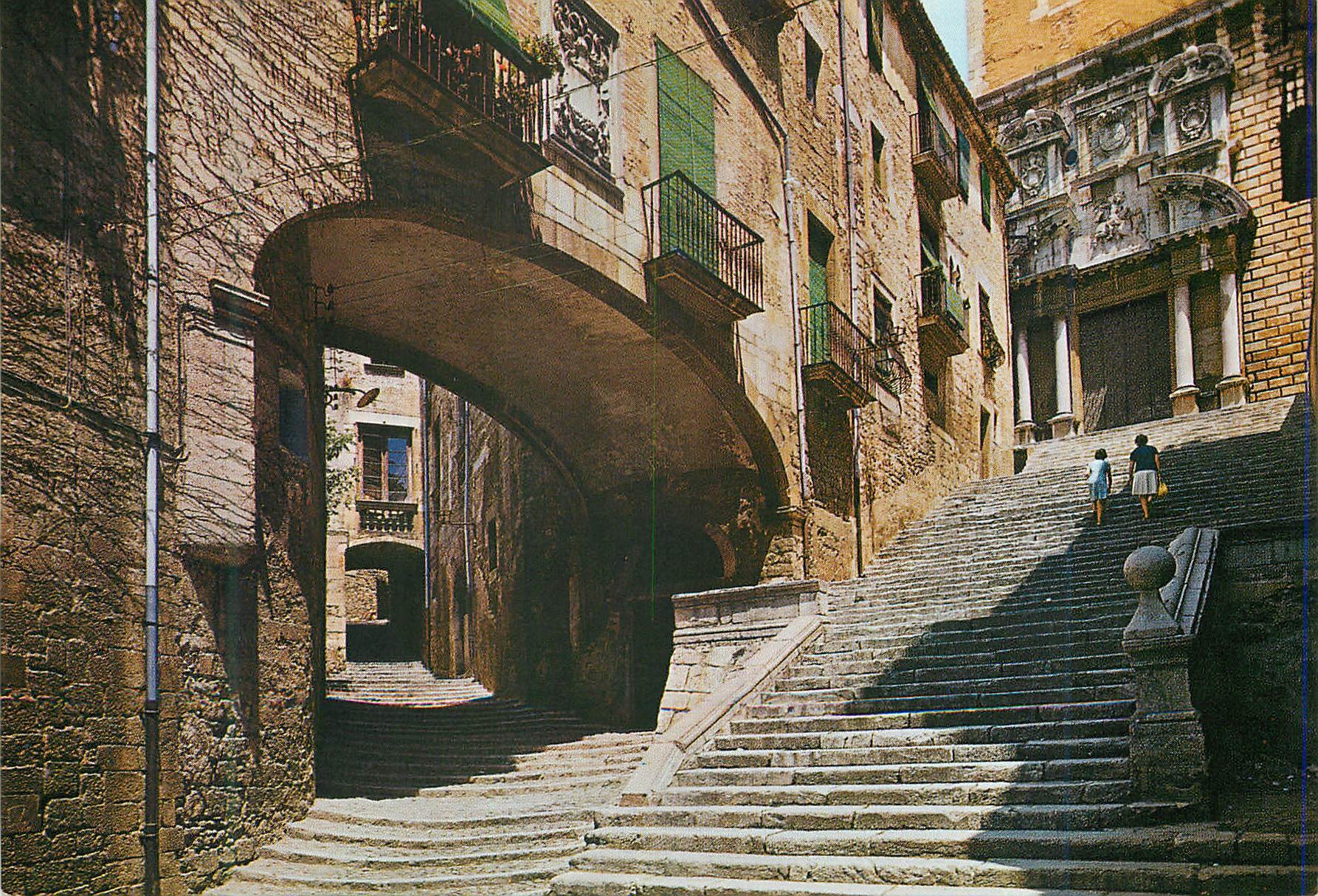 CPM Gerona Palais du Vicomte et facade de Saint Martin 