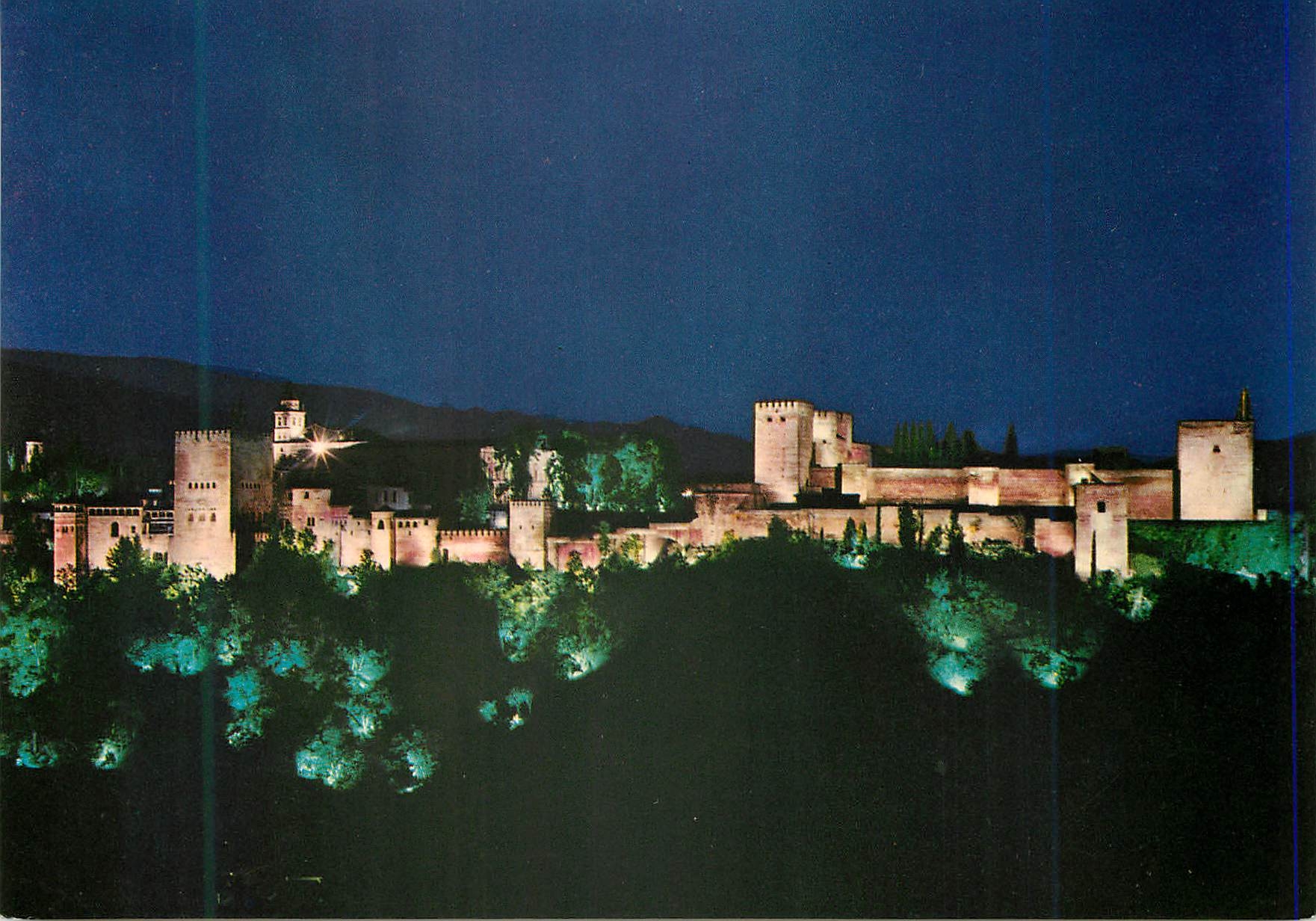 CPM Granada Vue generale de l Alhambra la nuit 