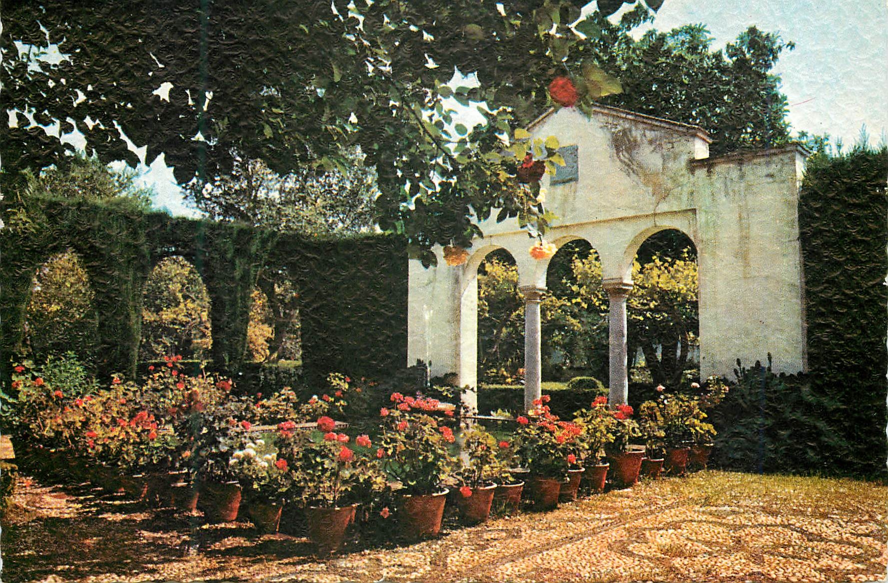 CPM Granada Vue partielle du Jardin du pianiste Francisca Garcia Carrillo 