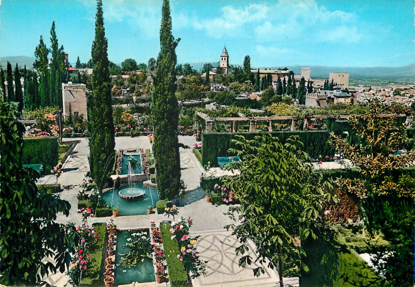 CPM Granada Generalife Vue du Jardin Bas avec l Alhambra 