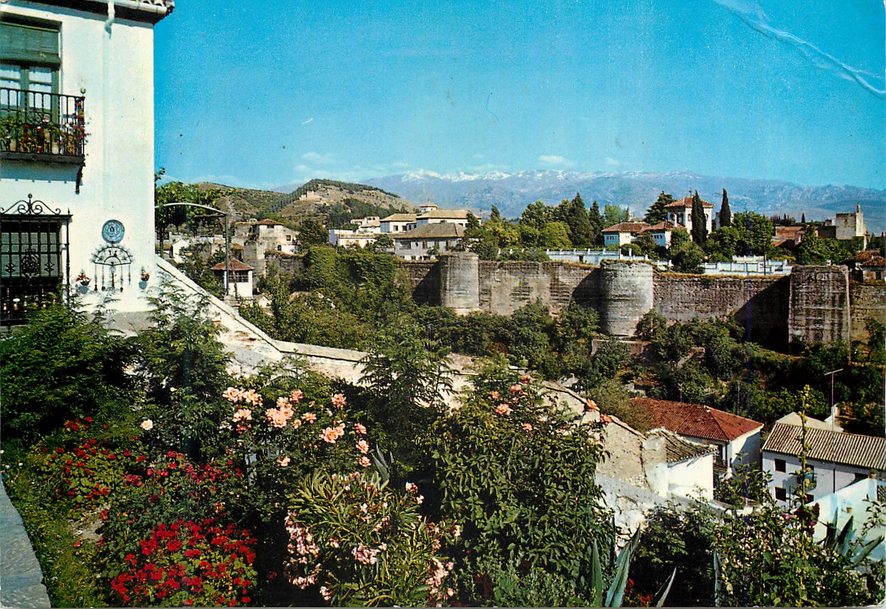 CPM Granada Albaicin Murailles arabes au fond Sierra Nevada 