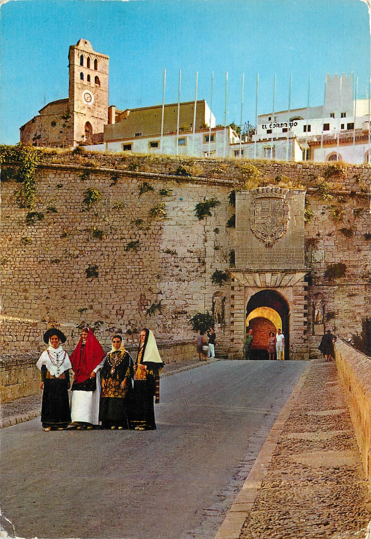Ibiza (Baleares) — Murallas antiguas y la Catedral — fotocincia casa planas