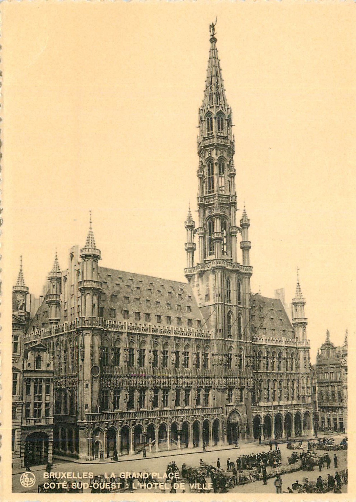 CPM Bruxelles La Grand Place Cote sud Ouest L Hotel de Ville 