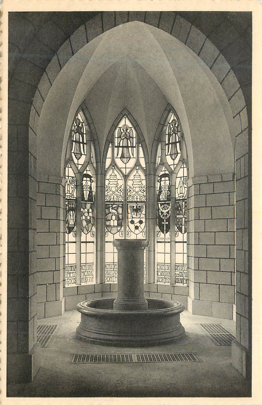CPM Abbaye Notre Dame d'Orval La Fontaine du Refectoire 