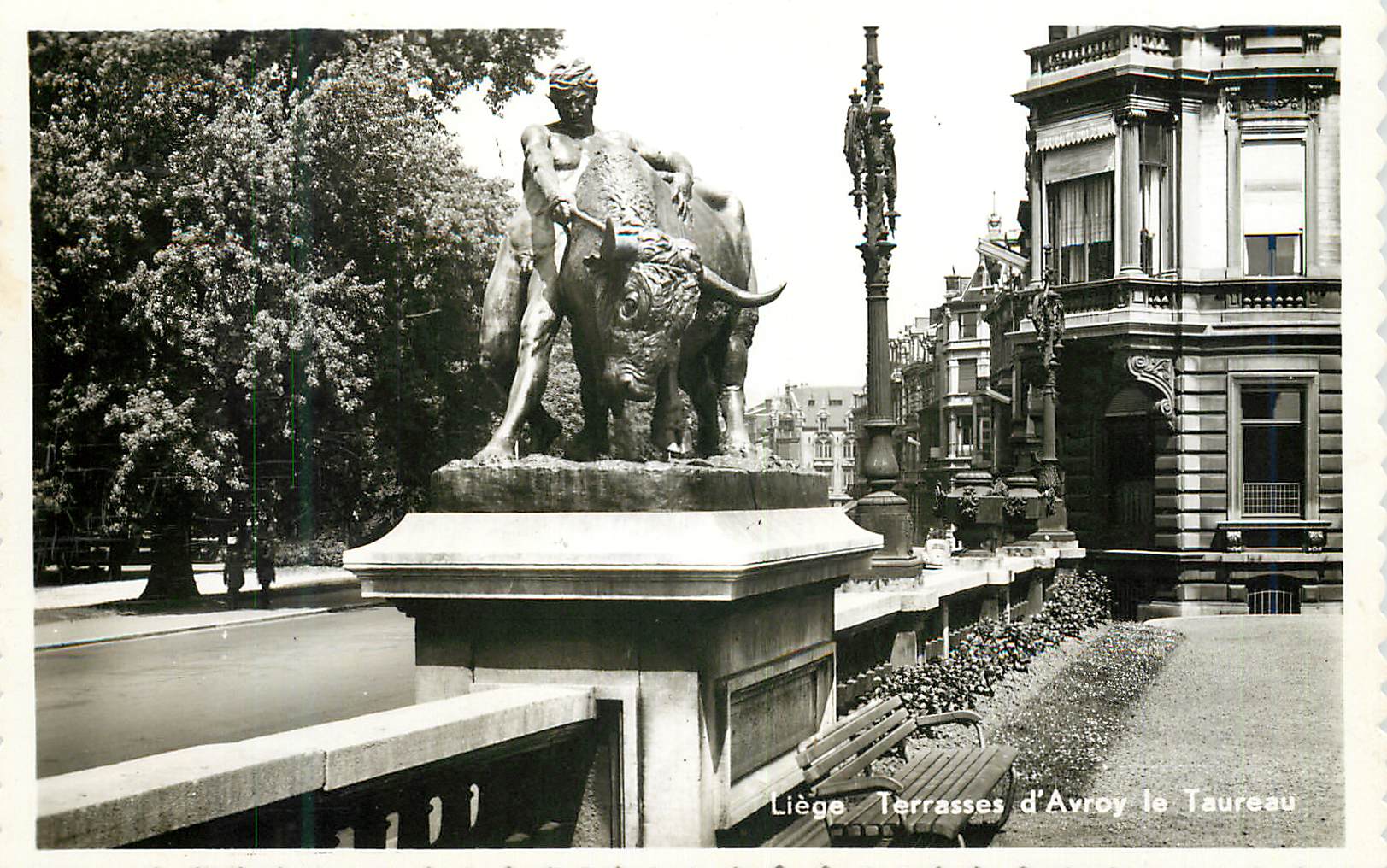 CPM Liege Terrasses d'Avroy Le Taureau 
