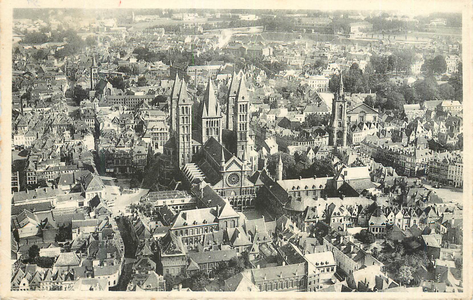 CPM Tournai Cathedrale et Beffroi Vue prise en avlon 