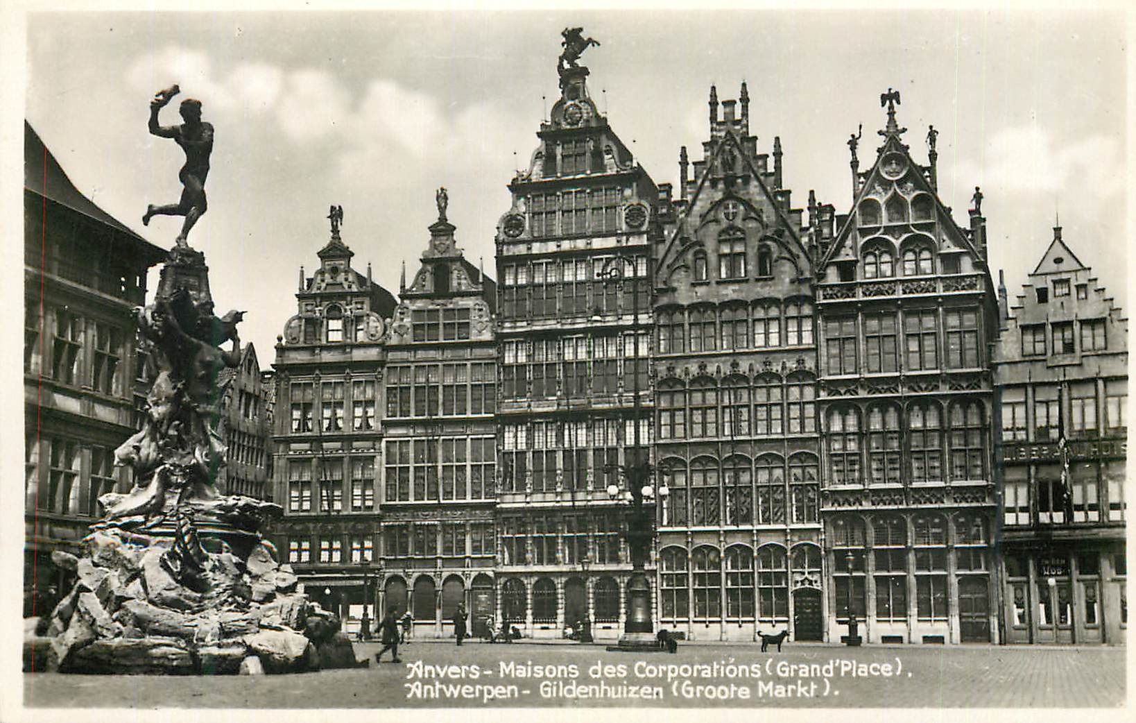 CPM Anvers Maisons des Corporations Grand Place 
