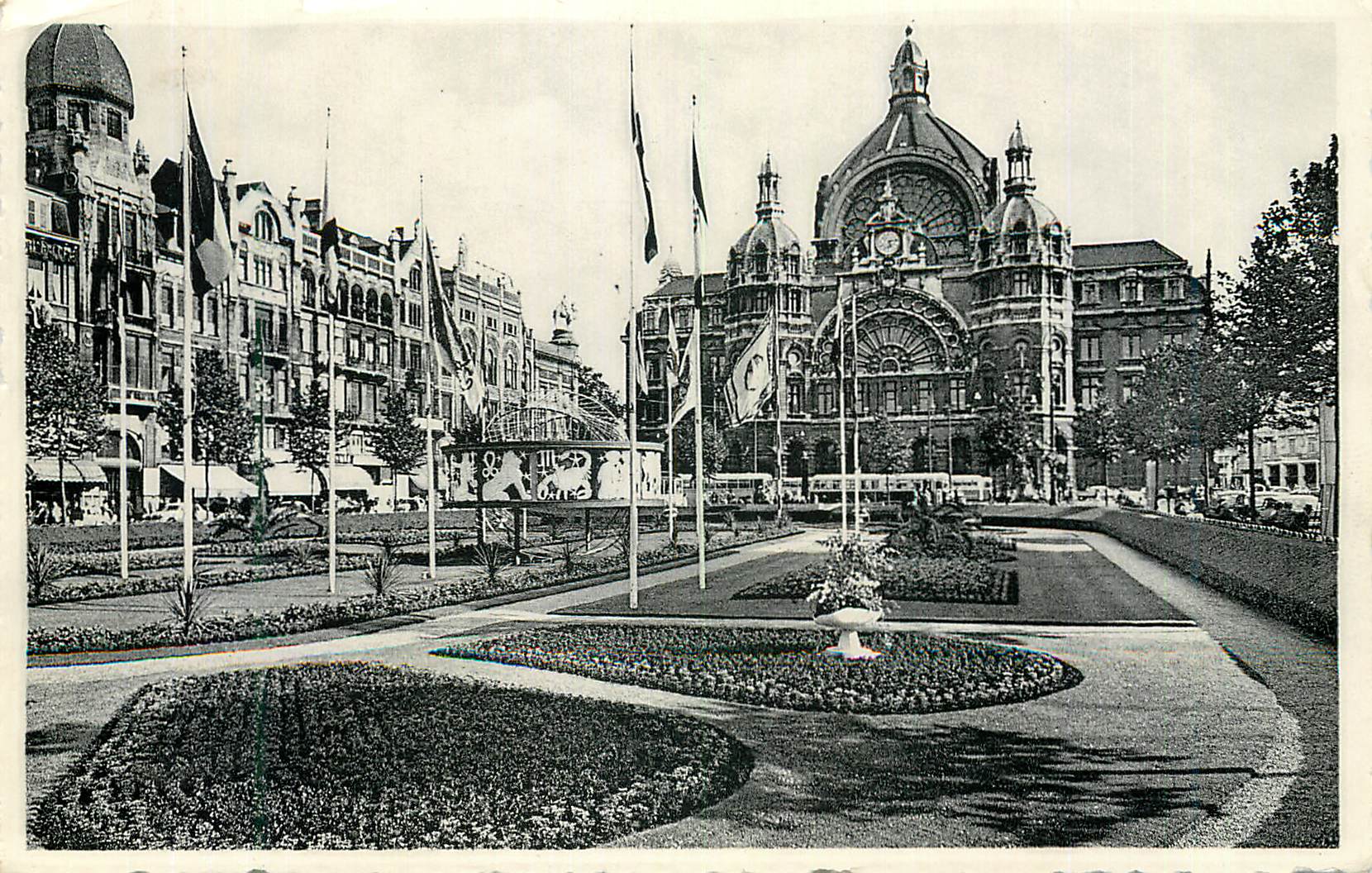 CPM Anvers Place Reine Astrid et Gare Centrale 