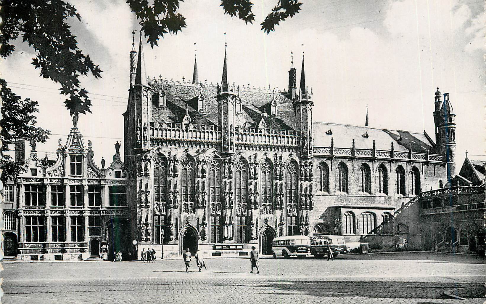 CPM Bruges La Justice de Paix l'Hotel de Ville et Basilique du St Jang 
