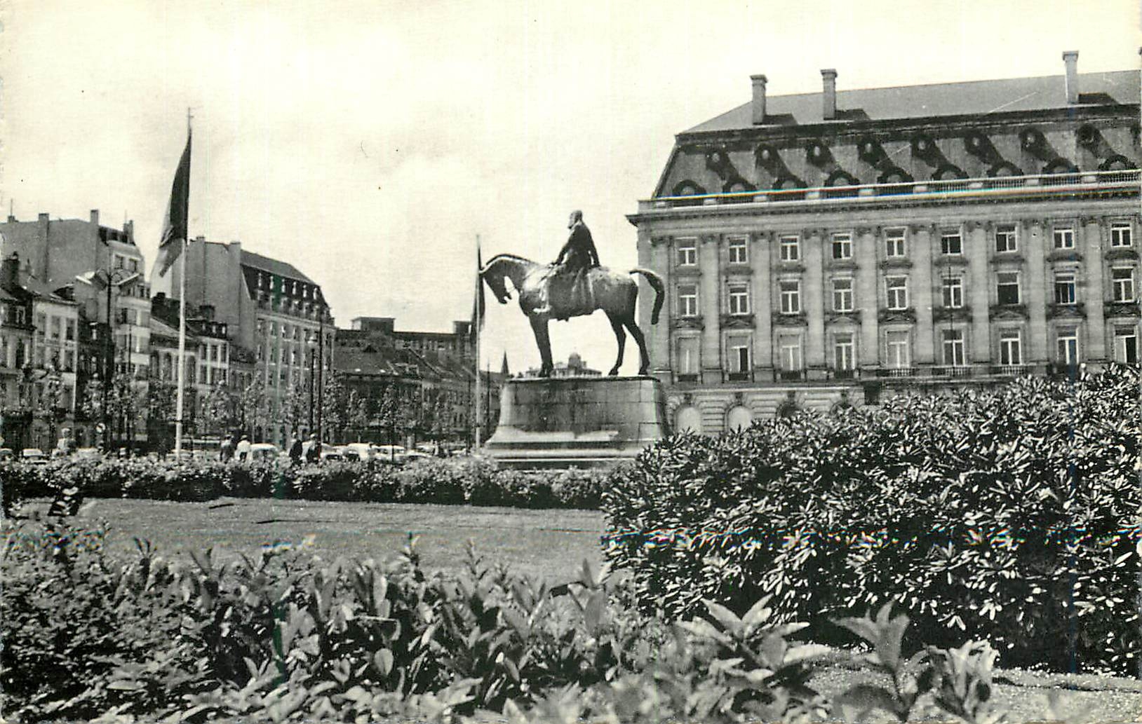 CPM Bruxelles Place du Trone et Monument Leopold II 