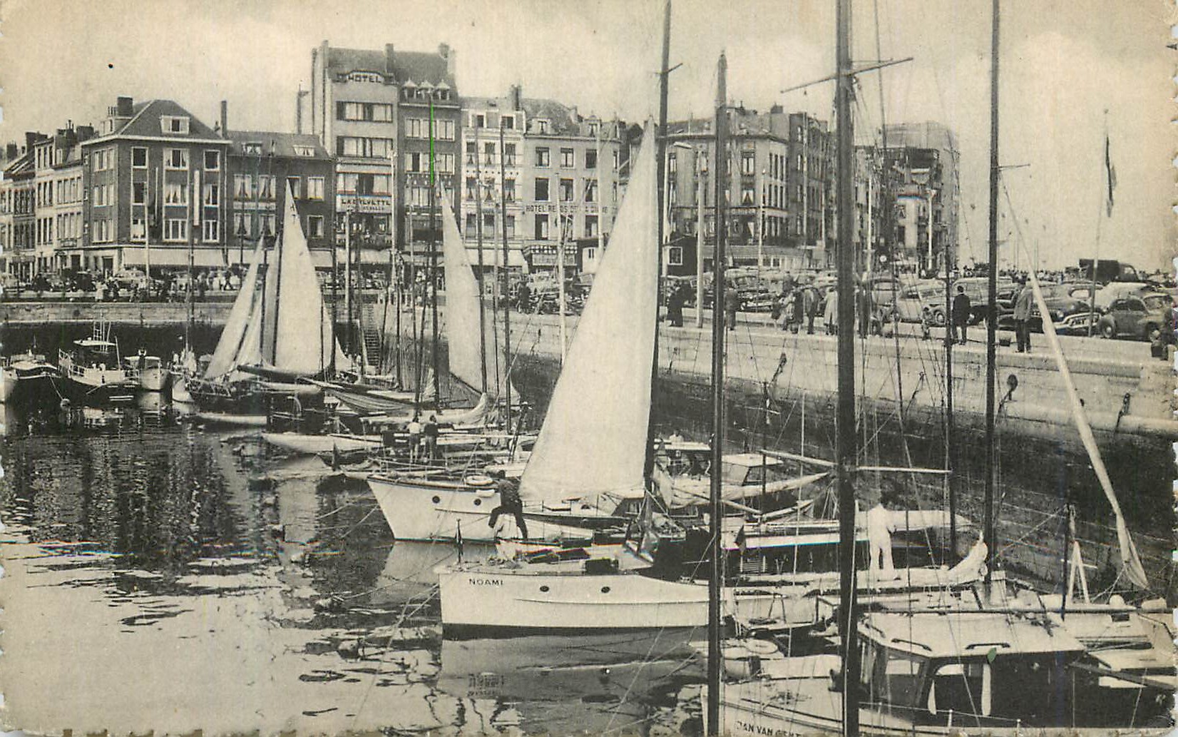 CPM Ostende Bassin Quai des Pecheurs Bateaux