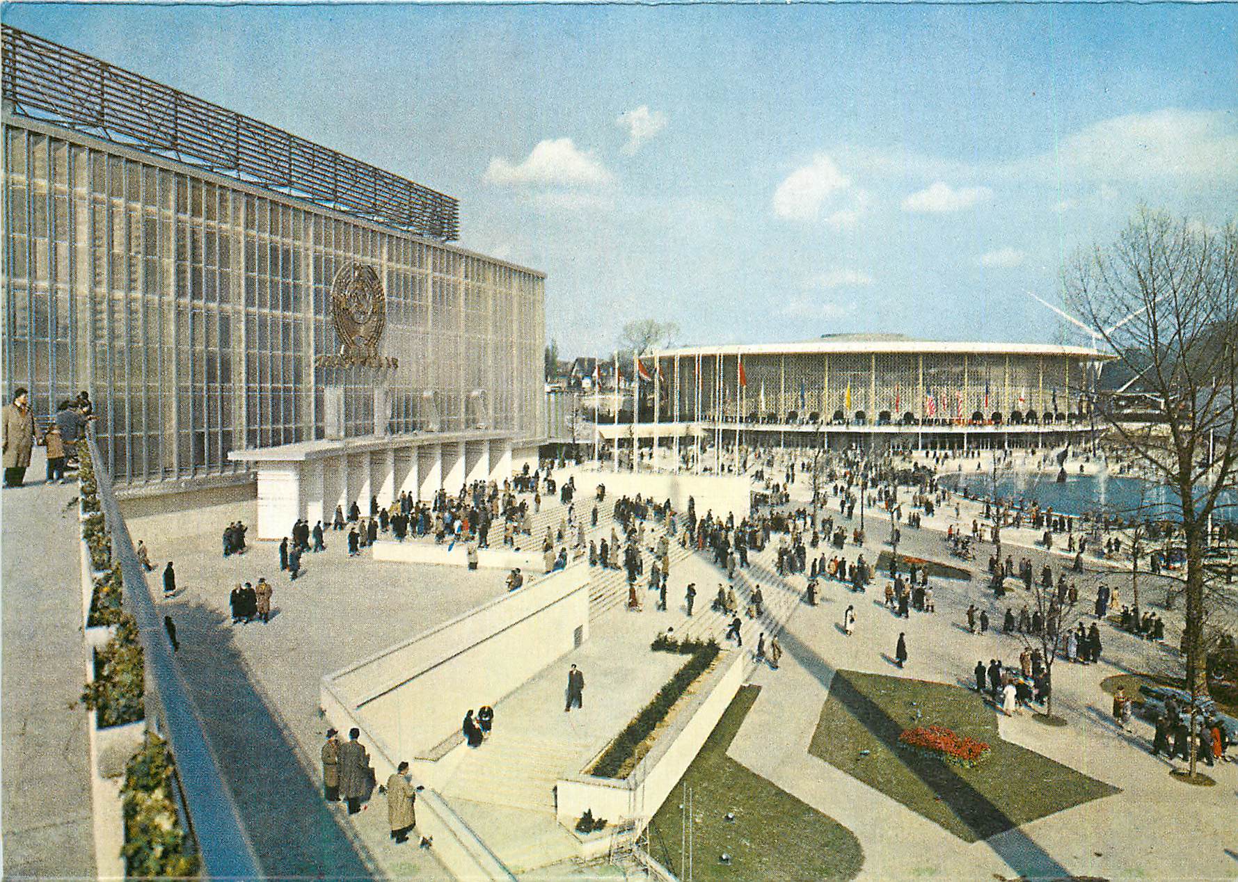 CPM Exposition Universelle de Bruxelles Les Pavillons de l URSS et des USA 