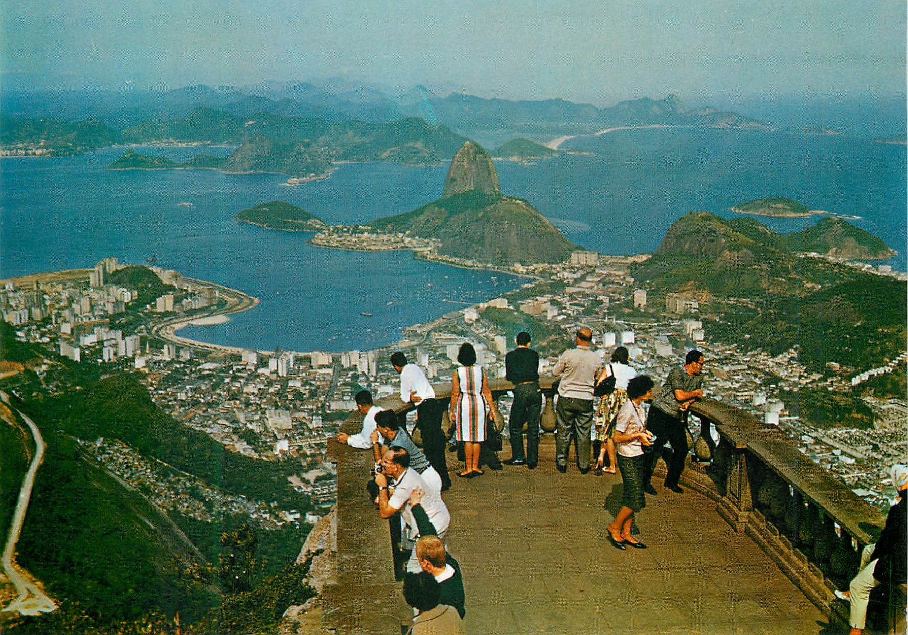 CPM Brasil Turistico Rio de Janeiro Vista do alto do Corcovado aus fundas Pao de Acucar 